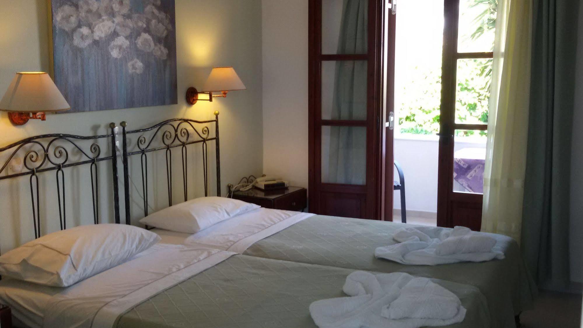Sunset Studios And Apartments For Adults Over 21 Only Науса Екстер'єр фото