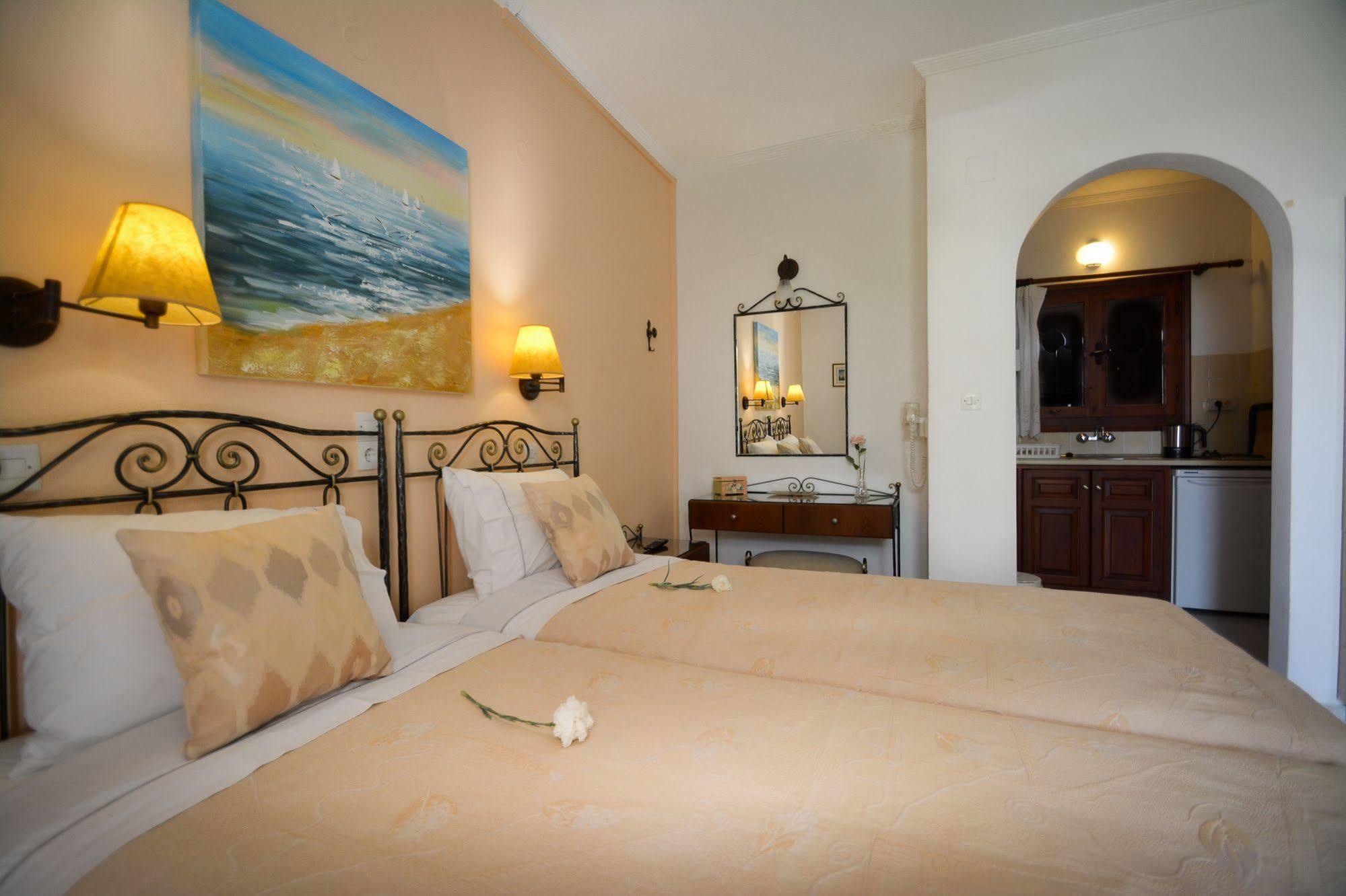 Sunset Studios And Apartments For Adults Over 21 Only Науса Екстер'єр фото