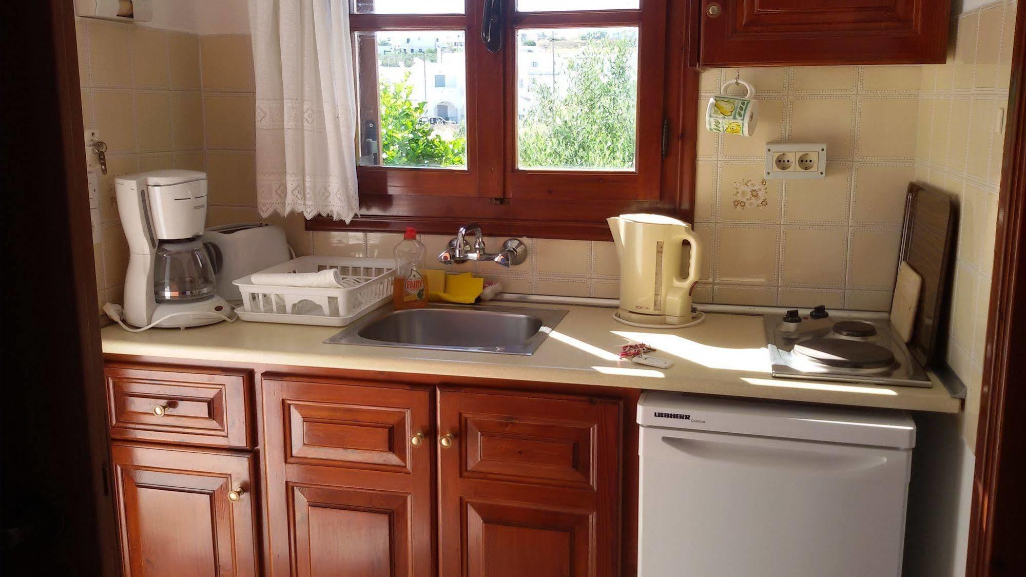 Sunset Studios And Apartments For Adults Over 21 Only Науса Екстер'єр фото